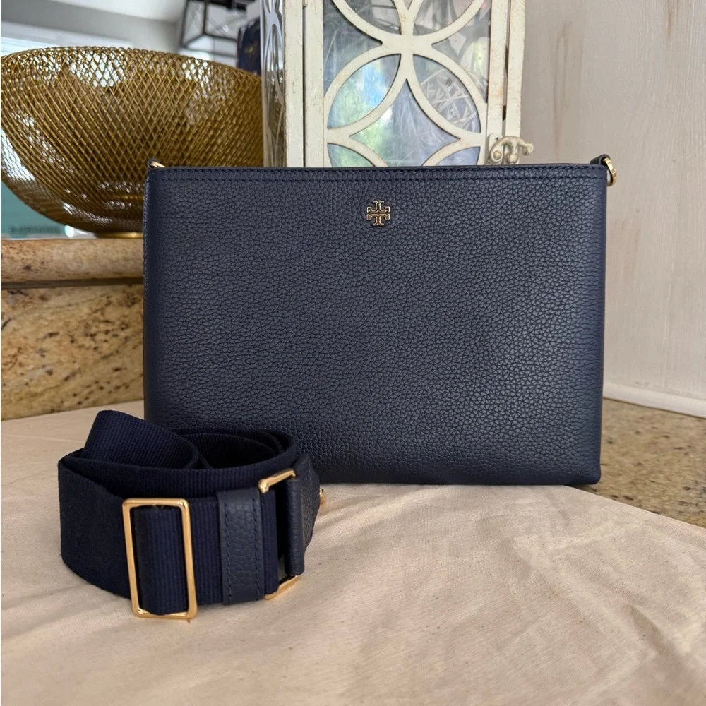 New Tory Burch BLAKE SWINGPACK  TORY NAVY - Picture 8 of 9